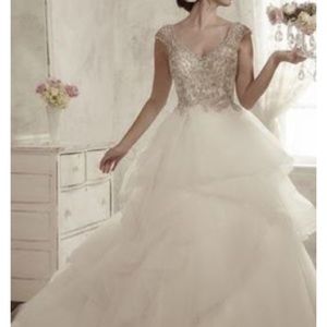 Wedding dress only worn for ceremony!!!